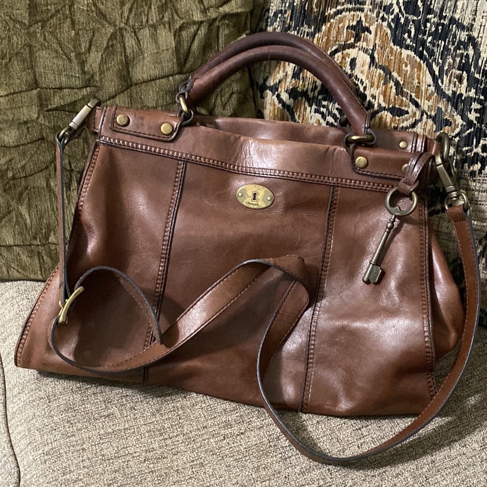 FOSSIL Vintage Brown Cow Hide Leather Key Shoulder Bag / with Handbag handles.